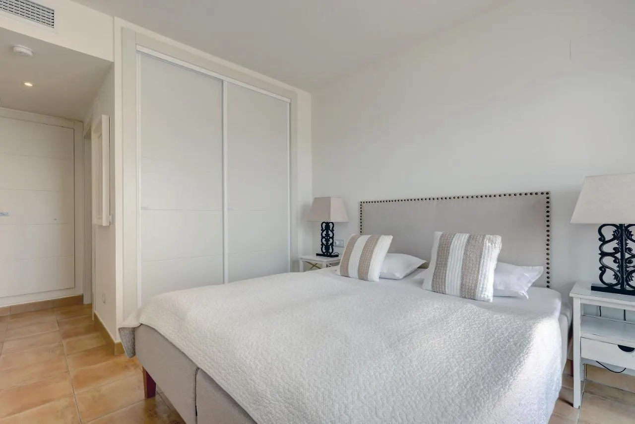 Penthouse Apartment In Alcaidesa 0*,